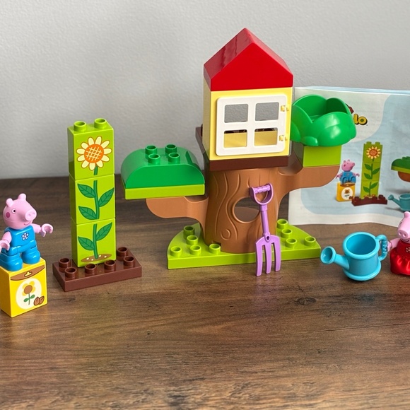 LEGO Duplo PEPPA PIG Garden and Tree House COMPLETE Set 10431 2 Pig Toy Figures - Picture 1 of 9